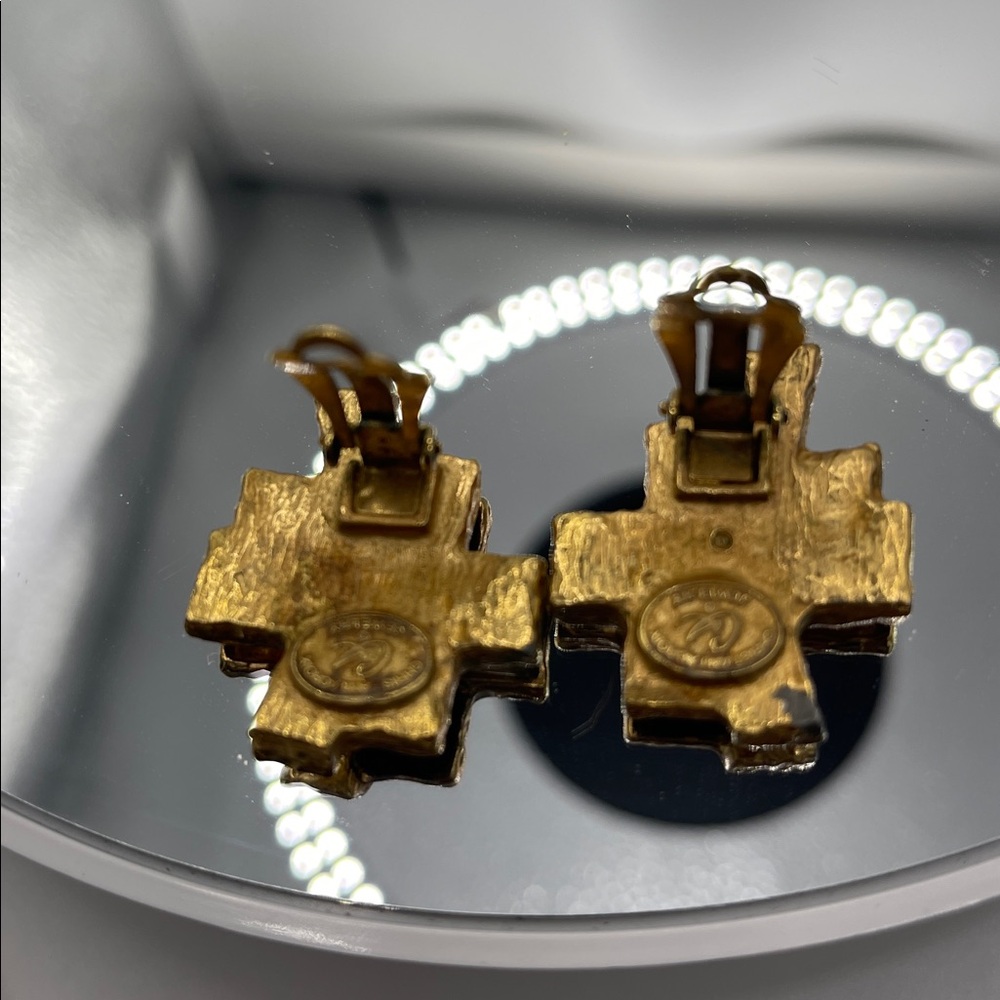 Vintage Christian Lacroix Colorful Gold-Tone Necklace and Clip-On Earrings Set - Picture 4 of 12